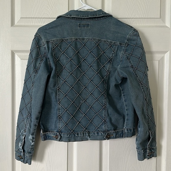 MAX STUDIO Women’s Distressed Denim Jacket with Quilted Design Size Small - Picture 3 of 9